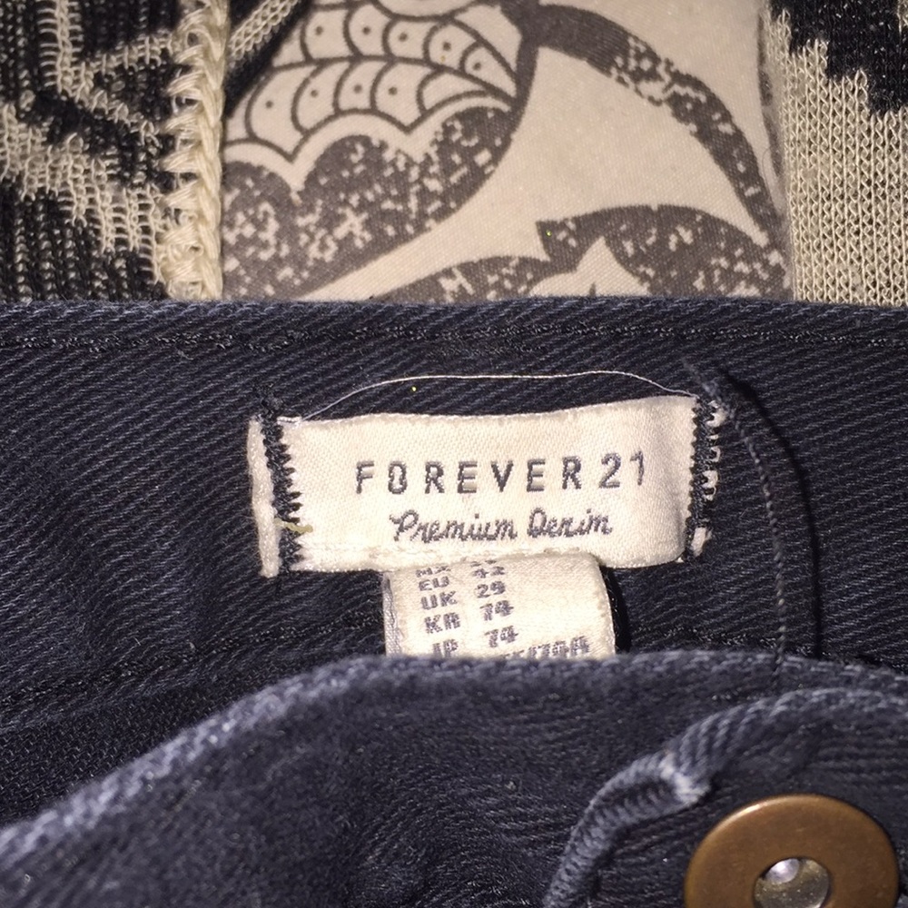 Shorts - Picture 3 of 3